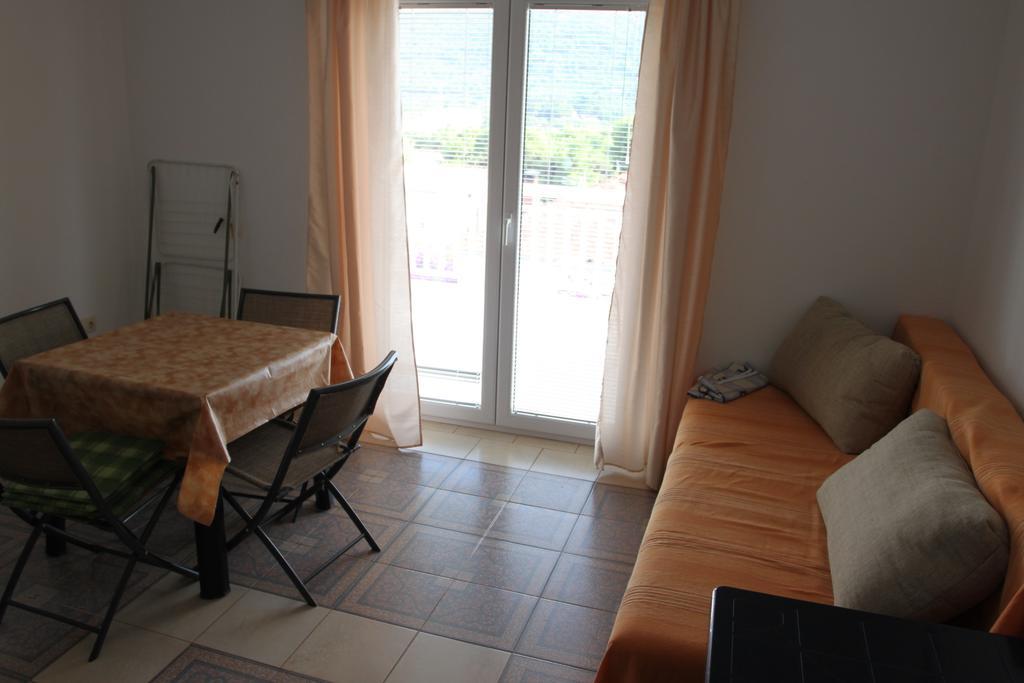 Apartments Marinko Stari Grad  Bilik gambar